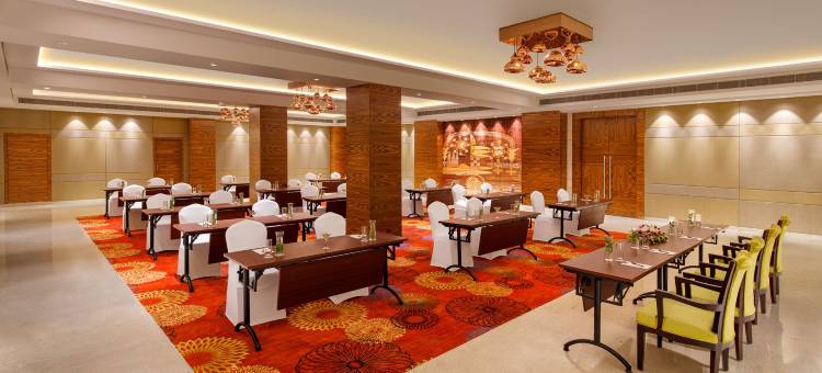 查漠维拉吉萨罗瓦长廊酒店(Viraj Sarovar Portico)图片