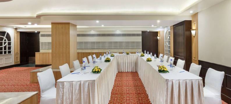 拉普诶斯珀尔提克萨罗瓦尔酒店(La Place Sarovar Portico Lucknow)图片