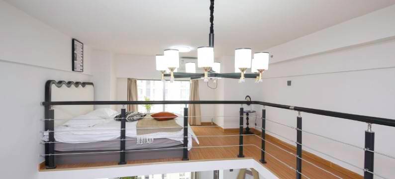 天山银河广场投影大床房复式loft密码锁公寓(裕华东路分店)图片