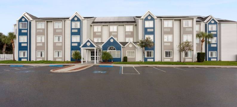 泽菲尔希尔温德姆麦客达套房酒店(Microtel Inn & Suites by Wyndham Zephyrhills)图片