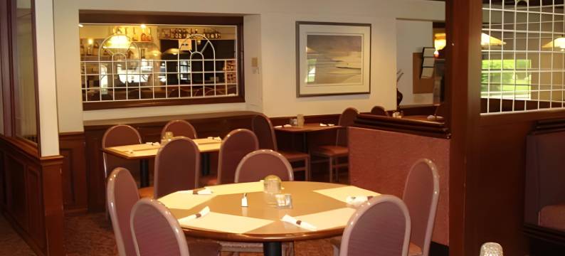 埃本斯伯格红地毯套房酒店(Red Carpet Inn and Suites Ebensburg)图片