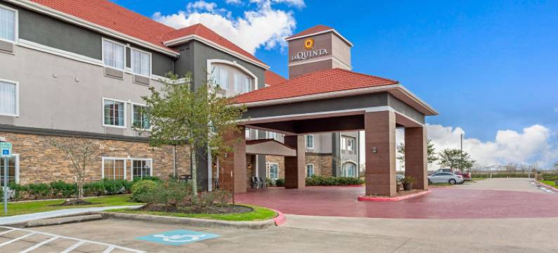 布里奇市拉昆塔温德姆套房酒店(La Quinta Inn & Suites by Wyndham Bridge City)图片