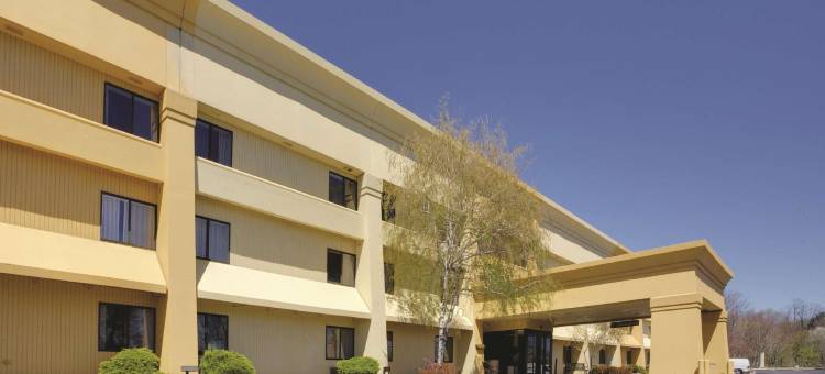 赫尔希哈里斯堡机场拉昆塔温德姆套房酒店(La Quinta Inn & Suites by Wyndham Harrisburg Airport Hershey)图片