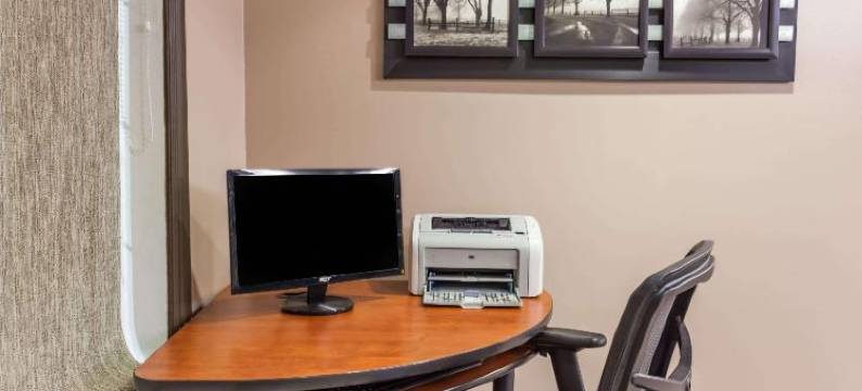 萨斯卡通近萨斯卡通机场速8酒店(Super 8 by Wyndham Saskatoon Near Saskatoon Airport)图片