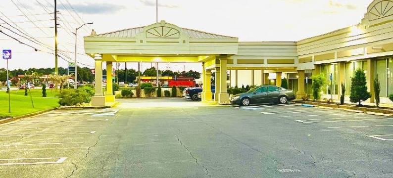 南麦克多诺I-75品质套房酒店(Quality Inn & Suites McDonough South I-75)图片