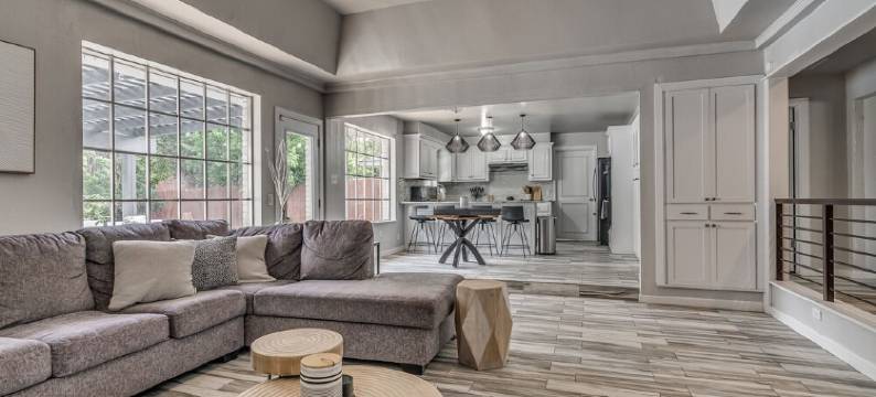 North OKC - Large, Modern Home with Pool and Game Room图片