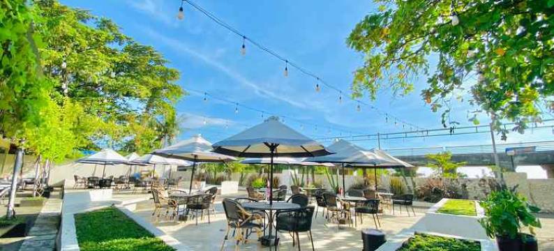 潘格兰海滩酒店(Pangeran Beach Hotel)图片