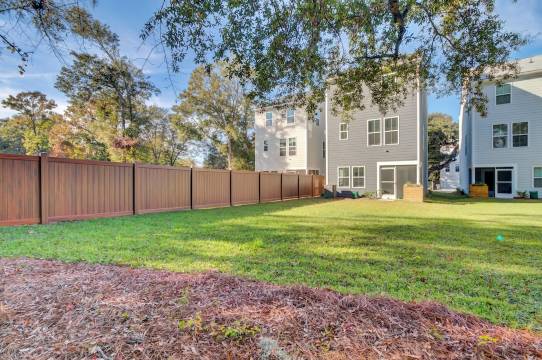 Spring Sales! Large and Modern Home, 5 Min to Park Circle, Pet Friendly