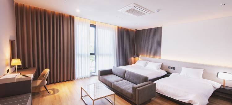 The Land Hotel Hayang Branch图片