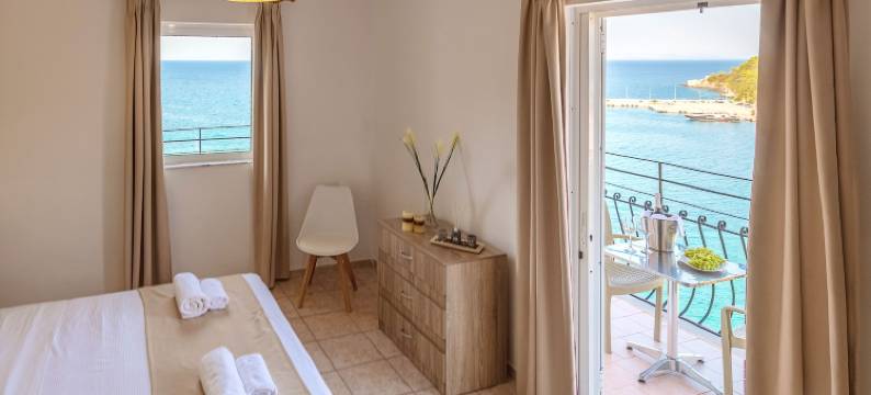 波托灯塔(Faro Del Porto)图片