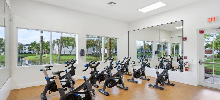 在劳德代尔堡的棕榈痕迹登陆的塔克(Tucker at Palm Trace Landings Fort Lauderdale)图片