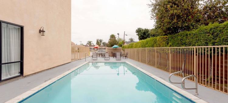 皮科里韦拉豪生套房酒店(Howard Johnson Hotel & Suites by Wyndham Pico Rivera)图片