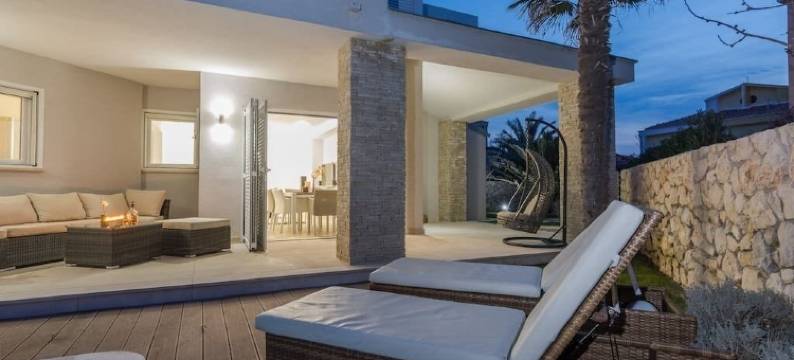 带游泳池的白玫瑰豪华别墅(Villa White Rose with Private Pool)图片