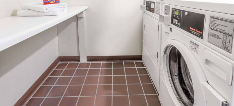 拉辛骑士酒店(Knights Inn Racine)图片