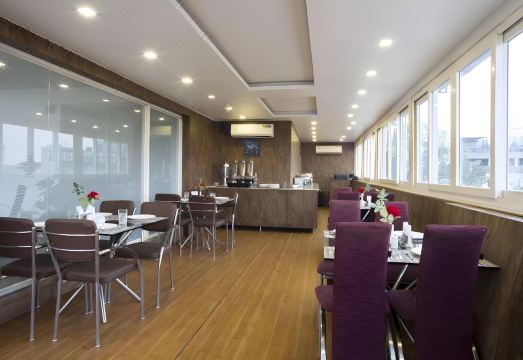 Hotel Palm Do'r - 02 Mins from New Delhi Railway Station Hotel Overview