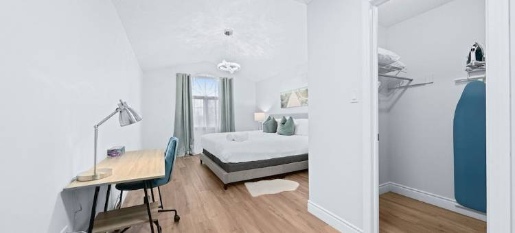 时尚舒适 - 4卧室度假屋，高速WiFi，2.5个卫生间(Stylish & Cozy - 4Bdrm House Fast WIFI, 2.5 Bath)图片