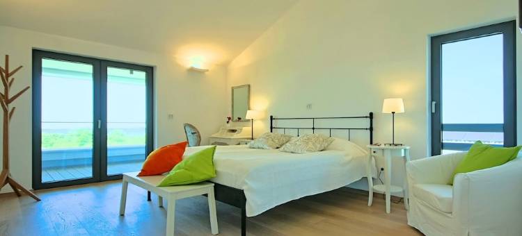 Luxurious oasis, surrounded by olive groves, heated pool图片
