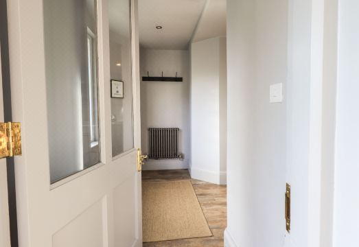 Raybarrow Hotel Overview