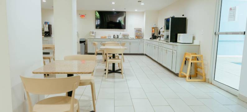 迪拉德克拉丽奥波恩特酒店 - 近蓝岭山脉(Clarion Pointe-Dillard Near Blue Ridge Mountains)图片