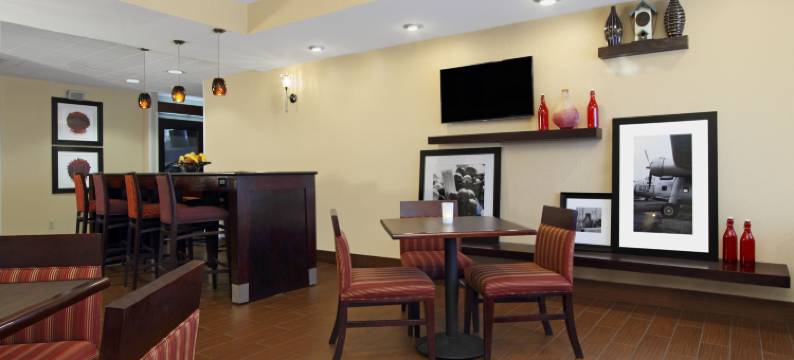 哥伦布国际机场希尔顿欢朋酒店(Hampton Inn Columbus-International Airport)图片