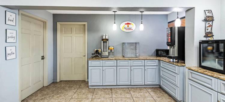 独立城堪萨斯城温德姆速8酒店(Super 8 by Wyndham Independence Kansas City)图片