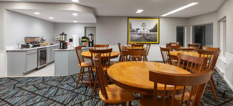 特拉弗斯城温德姆速8酒店(Super 8 by Wyndham Traverse City)图片