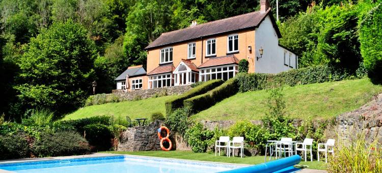 Lodge by River Wye with Private River Access图片