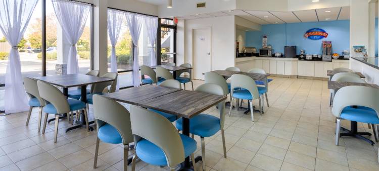 勒琼营温德姆栢茂酒店(Studio 6 Suites Jacksonville, NC)图片