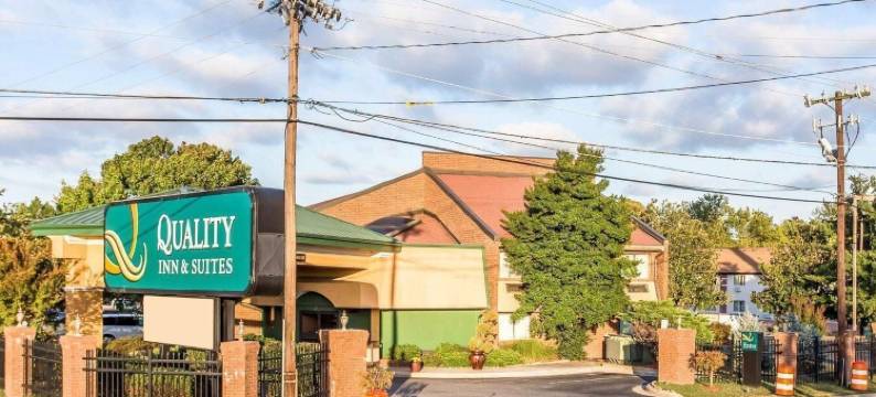 竞技场品质套房假日酒店(Quality Inn & Suites Coliseum)图片