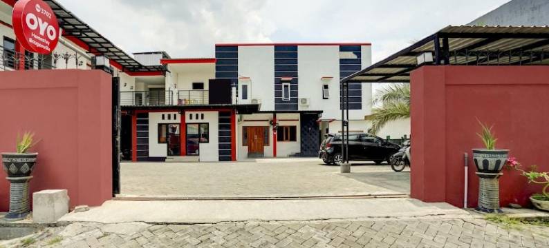Super OYO 3702 布根维尔民宿伊斯兰旅馆(RedDoorz Syariah at Homestay Bougenville Near Taman Alun-Alun Kota Lamongan)图片