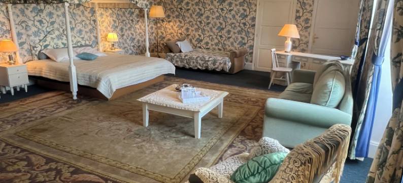 布塞城堡(Château de Busset)图片