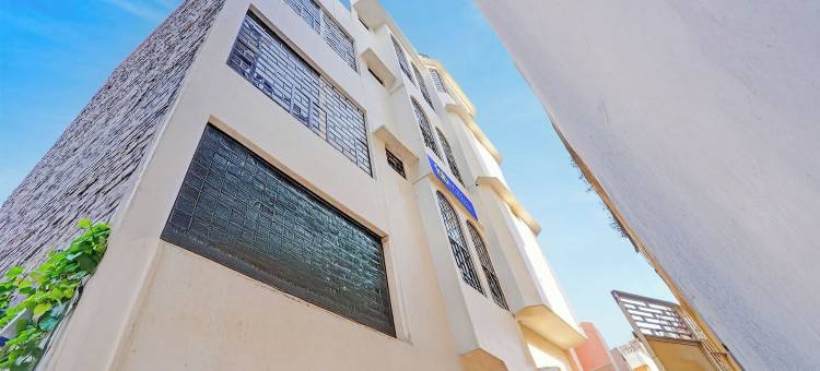 FabHotel Tirth舒适住宿 - 距离卡西·维什瓦纳特神庙800米(FabHotel Tirth Comfort Stays - 800 m from Kashi Vishwanath Temple)图片