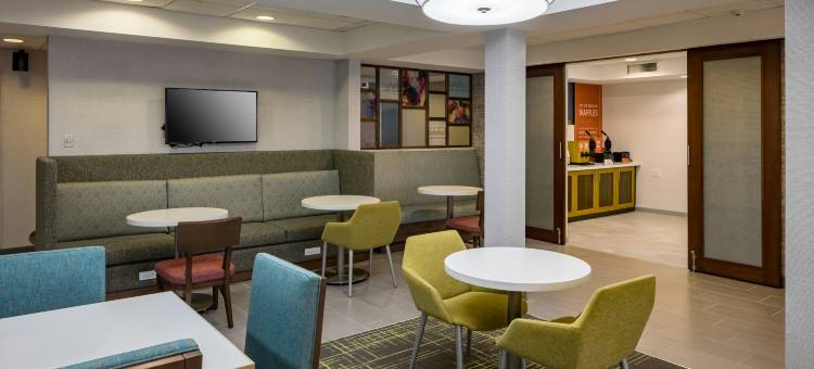 本顿维尔—罗吉斯欢朋酒店(Hampton Inn Bentonville/Rogers)图片