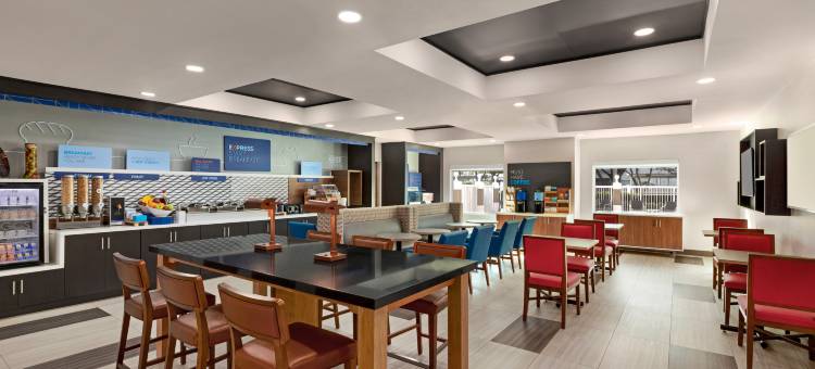 智选假日套房酒店彭布罗克派恩斯谢里登街(Holiday Inn Express & Suites Pembroke Pines-Sheridan ST)图片