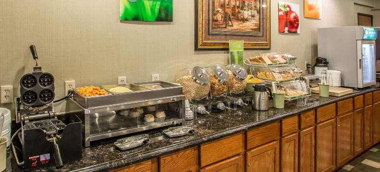 马里内特品质套房酒店(Quality Inn & Suites Marinette)图片