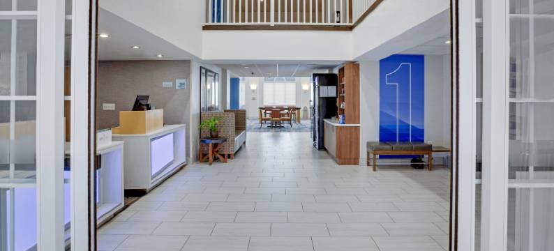 智选假日套房酒店沃伦顿 by IHG(Holiday Inn Express & Suites WARRENTON by IHG)图片