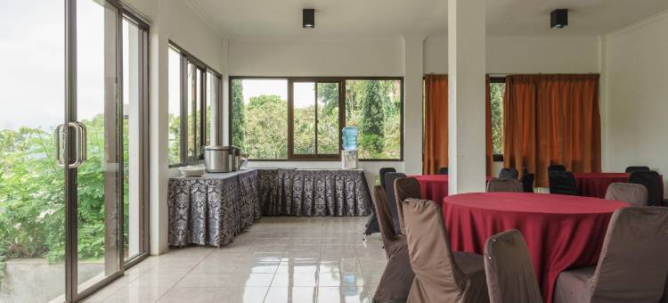 瑞德多兹普拉斯酒店 @ 洛达亚古农格力斯山(RedDoorz Plus @ Lodaya Gunung Geulis Puncak)图片