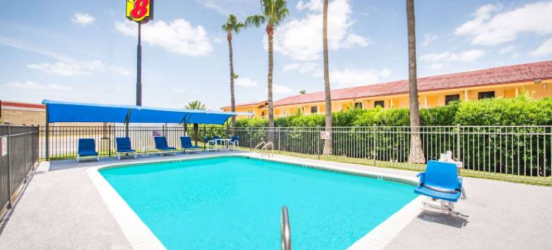 哈灵根速8酒店(Super 8 by Wyndham Harlingen TX)图片