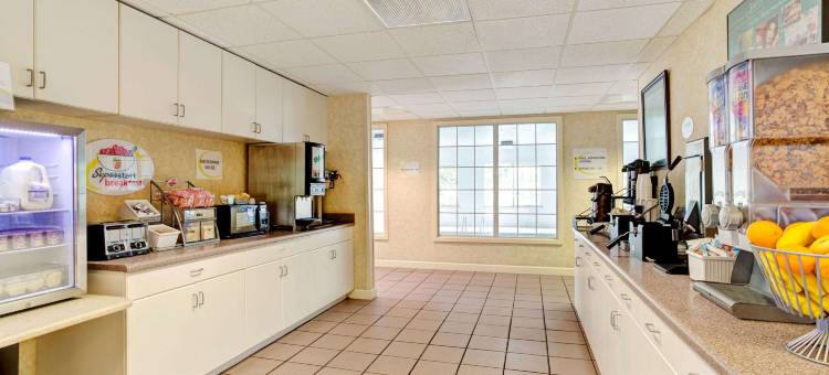 史密斯菲尔德/塞尔玛温德姆速 8 酒店(Super 8 by Wyndham Smithfield/Selma)图片