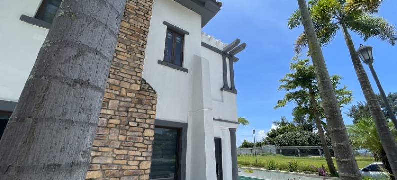 万科双月湾一线海景沙滩轰趴别墅(环岛公路分店)图片
