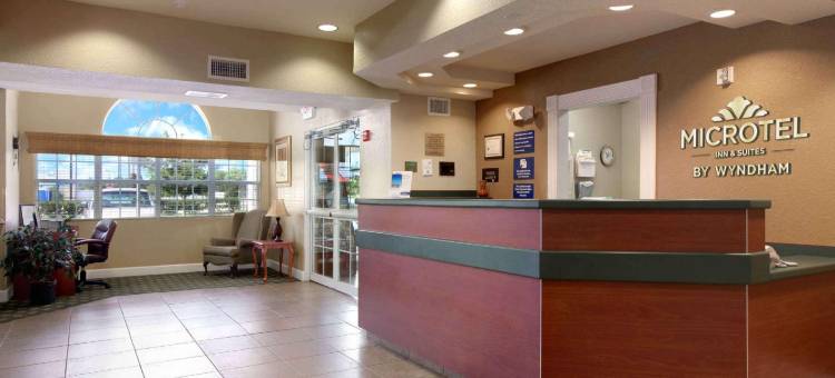泽菲尔希尔温德姆麦客达套房酒店(Microtel Inn & Suites by Wyndham Zephyrhills)图片