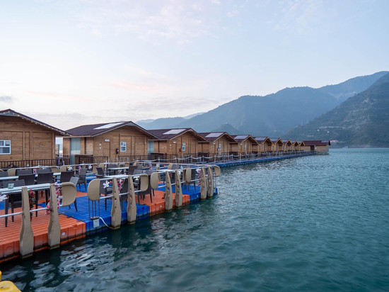 ROI浮动小屋和生态客房酒店