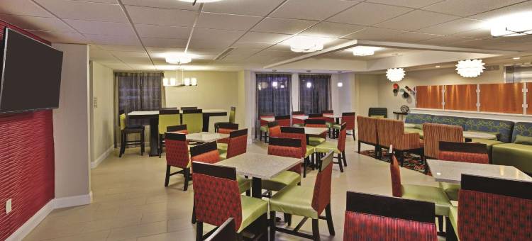 夏莫维尔拉昆塔温德姆套房酒店/ 新河峡谷国家公园(La Quinta Inn & Suites Summersville/New River National Park)图片