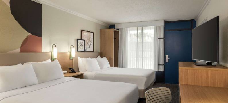 萨拉索塔西埃斯特基盖特威希尔顿斯巴克酒店(Spark by Hilton Sarasota Siesta Key Gateway)图片