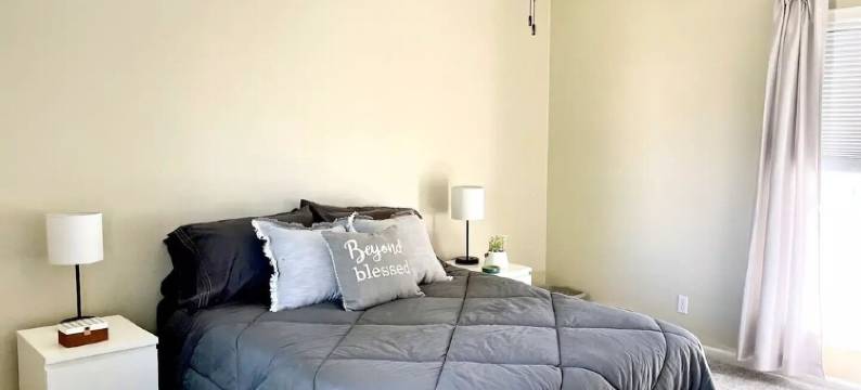 Simply Stunning Home in DT Lake Geneva W/Game room!图片