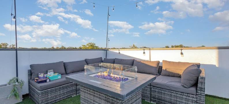 Modern 3 Bed 3 Bath Home with Rooftop Patio Minutes from Downtown & Deep Ellum图片