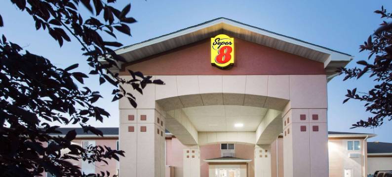 艾奥拉温德姆速8酒店(Super 8 by Wyndham Iola KS)图片