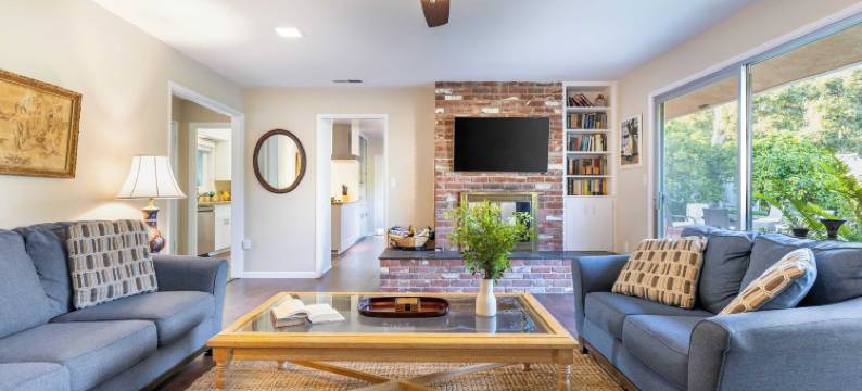 Avantstay 东谷庄园，距海滩几分钟(East Valley Manor by Avantstay Minutes to the Beach)图片