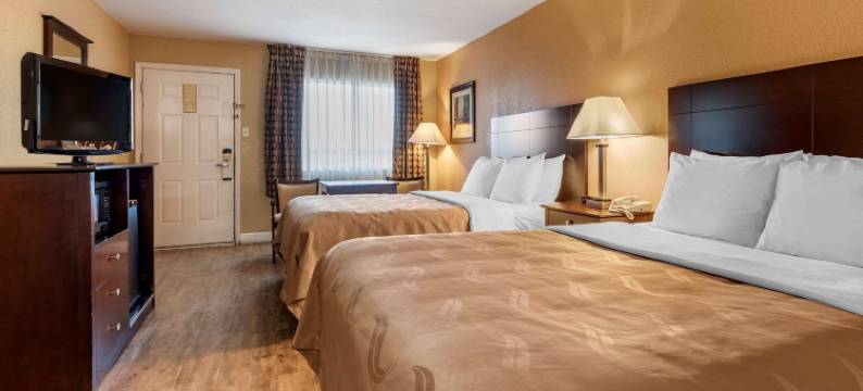 拉塞尔维尔I-40凯艺酒店(Quality Inn Russellville I-40)图片