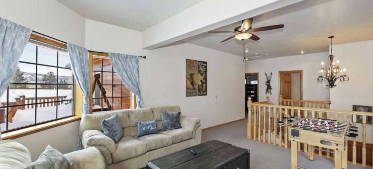 Avantstay的禅宗洞穴中大熊理想位置的娱乐之家配有热水浴缸(Zen Den by AvantStay Entertainers Home in Ideal Big Bear Location w Hot Tub)图片